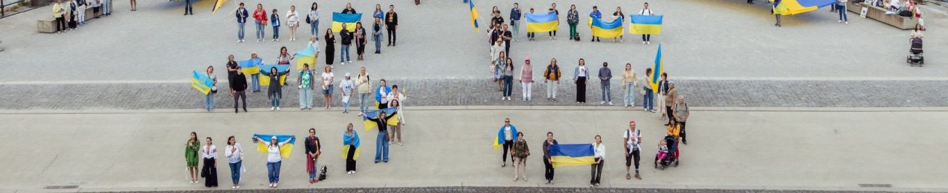 UkrainierInnen versammelt am Deutschen Eck